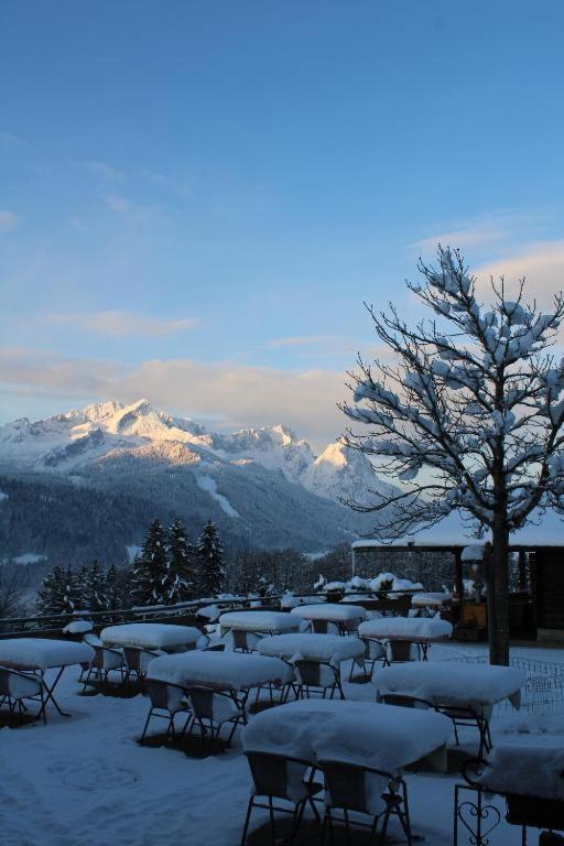Pfeiffer Alm Am Sonnenhang Mit Blick Auf Die Zugspitze Garmisch-Partenkirchen Exterior foto