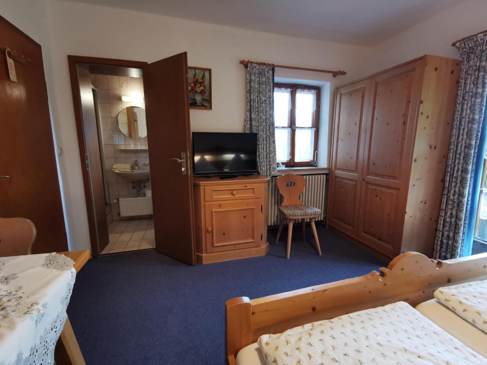 Pfeiffer Alm Am Sonnenhang Mit Blick Auf Die Zugspitze Garmisch-Partenkirchen Habitación foto