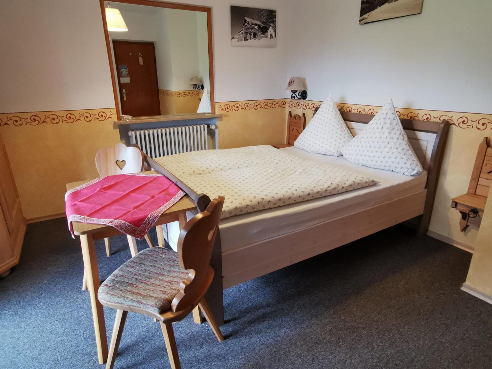 Pfeiffer Alm Am Sonnenhang Mit Blick Auf Die Zugspitze Garmisch-Partenkirchen Habitación foto