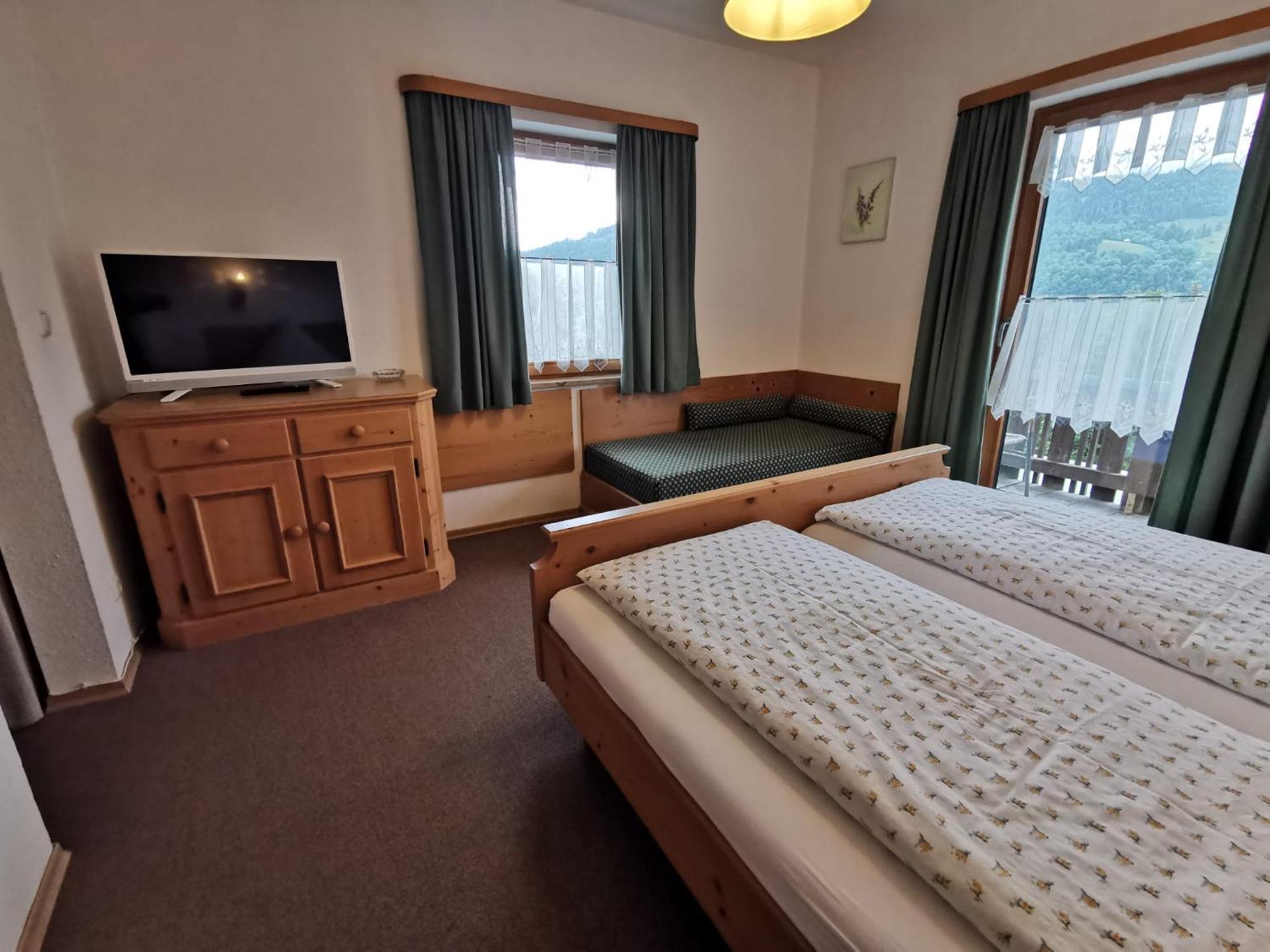 Pfeiffer Alm Am Sonnenhang Mit Blick Auf Die Zugspitze Garmisch-Partenkirchen Habitación foto